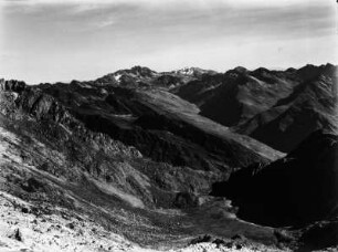 Panorama eines Gebirgszugs : Panoramabild des Chuchu-Gebirges.