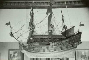 Schiffsmodell: Dreimaster mit doppeltem Kanonendeck : Schiffsmodell