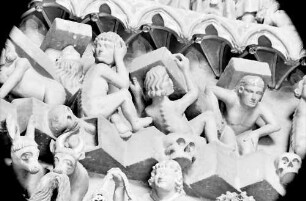 Freiburg: Ausschnitte Figuren im Tympanon des Münsters