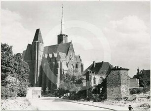 Kreuzkirche und Ruine der Martinikirche in Breslau