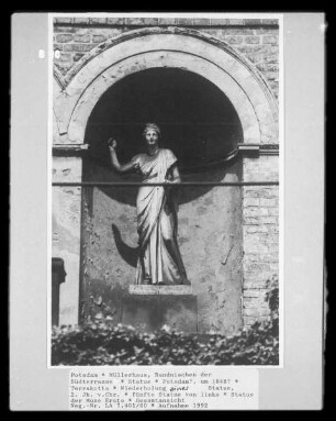 Statue der Muse Erato