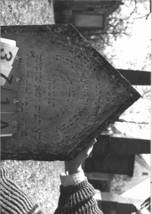 Grabstein 371 (Index: 99786208) Zustand: leicht verwittert Maße HxBxT: 100x54x8 cm: Grabstein 371A
