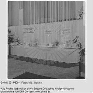 Ausstellung "Arzneimittelmißbrauch durch Geschenksendungen"