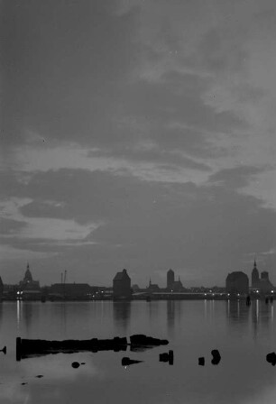 Stralsund. Panorama des Hafens in der Dämmerung?