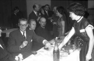 Freiburg: Kolpinghaus; Festabend; Autogramme vom Prinz