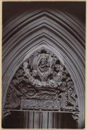 Tympanon am Südportal der kath. Pfarrkirche Striegau