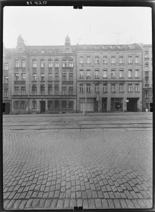 Görlitz-Altstadt, Landeskronstraße. Wohnhäuser mit Läden. Straßenfront