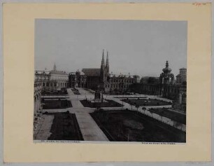 Der Zwinger in Dresden, Blick nach Südosten auf den Glockenspielpavillon, das Kronentor und den umliegenden Partien, im Hintergrund die Türme der Sophienkirche