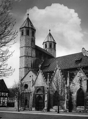 Bad Gandersheim. Münsterkirche (Ehemalige Kanonissen-Stiftskirche Sankt Anastasius und Innocentius) (Weihe 923, Weihe: 1007, Umbau 1063/1115)