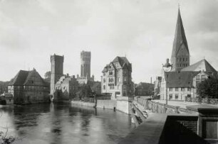 Lüneburg, Stadtansicht : Lüneburg. Stadtansicht mit Ratsmühle, Ratswasserkunst, Mühlturm und Johanniskirche. Blick über die Ilmenau