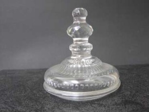 Deckel eines Pokals
