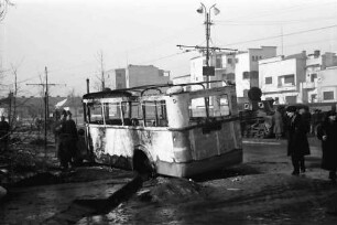 Bukarest: Ausgebrannter Autobus, von hinten