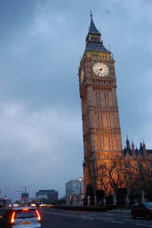 Uhrturm am Parlament mit Glocke Big Ben