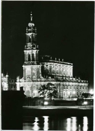 Dresden. Kathedrale (Hofkirche) bei Nacht