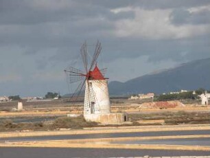 Salinen bei Trapani an der Westküste, Salzgewinnung, Windmühlen