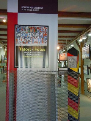 Fotoausstellung über die innerdeutsche Grenze : Im Deutsch-Deutschen Museum Mödlareuth wird die Fotoausstellung "Tatort-Fotos eines Verbrechens in Deutschland. Die Mauer 1961-1989" von Uwe Gerig gezeigt. Aufgenommen am 28. März 2012 in Mödlareuth