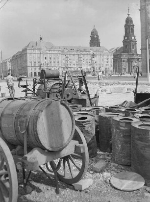 Dresden. Straßenbau, Blick zum Altmarkt Ostseite und zur Kreuzkirche
