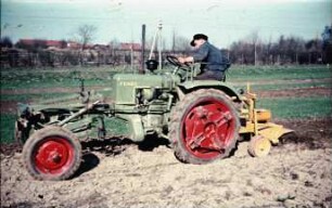 Fotografie: Geräteträger, Bodenfräse