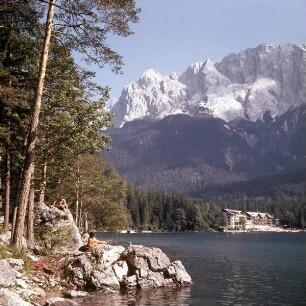 Fotoserie: Die Zugspitze — Das Zugspitzmassiv von Norden mit dem Waxenstein, vom Eibsee