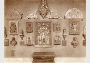 Aufstellung der Gemäldegalerie und der Skulpturensammlung im Kaiser-Friedrich-Museum, Raum 19, Italienische Bildwerke des 15. Jh.