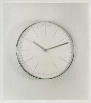 Junghans Wanduhr "338/0411" von Max Bill