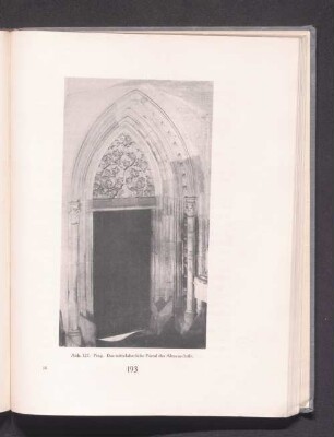 Abb. 127. Prag. Das mittelalterliche Portal der Altneuschule.