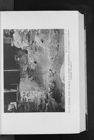 Abb. 20. Schenefeld, Kirche. Durchgang in der westlichen Abschlußmauer des karolingischen Langhauses (nördlicher Durchgang).