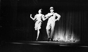 Berlin: Kabarett der Komiker; Flora Duane und Earl Leslie