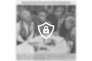 Gemütliche Runde bei Kerzenschein