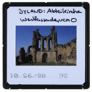 Yorkshire, Byland Abbey : Westfassade, von Osten