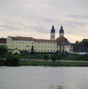 Augustinerchorherrenstift — Stiftskirche Sankt Maria