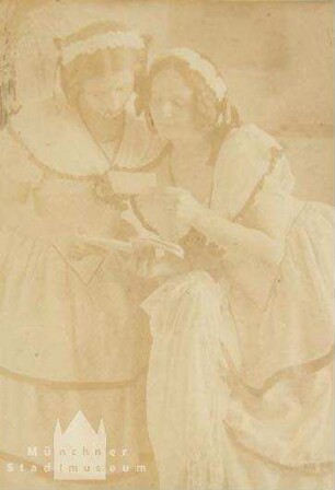 Zwei Frauen (Aus einer Werbebroschüre des Ateliers)