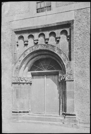 Lausigk. Portal der Stadtkirche