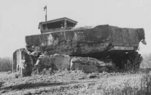 Beseitung zerstörter Bunker am Rhein im Bereich Karlsruhe
