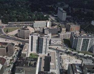 Luftaufnahme, Blick von Süd-Westen auf das Hotel Intercontinental (ehem. Hilton). Berlin-Tiergarten, Budapester Straße, Kurfürstenstraße