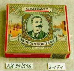 Pappschachtel für 6 Stück Zigaretten "GARBATY KÖNIGIN VON SABA" (Abbildung: Porträt eines Mannes mit Schnurrbart, im Hintergrund orientalische Stadt)