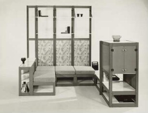 Sitzbank mit Regalteil : SZ-System (1976; Hochschule für Kunst und Design Halle (Burg Giebichenstein)). Sitzbank mit Regalteil und Regal-Schrank-Anbaukombination