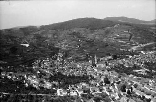 Ihringen: Ortsbild mit Kaiserstuhl, von Süden
