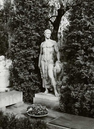 Figurengrabmal mit Jüngling und Adler