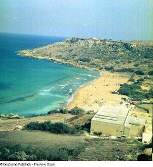 Gozo, Insel. Ramla Bay (Bucht Ir-Ramla) mit Restaurant