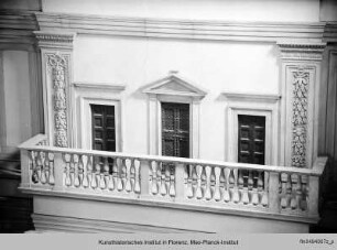 Reliquienbühne der Eingangswand in San Lorenzo