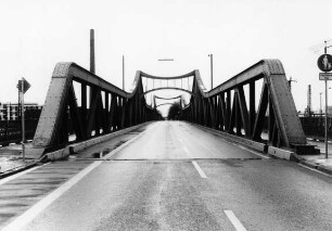 Brücke; Darmstadt, Bismarckstraße 131, Zweifalltorweg 15, Hauptbahnhof