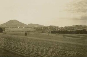 Rosendorf (heute Růžová / Tschechien). Ansicht von Norden gegen Rosenberg und Hutberg