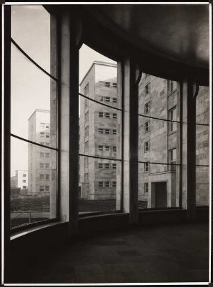 I.G.-Farben, Frankfurt/Main Verwaltungsgebäude: Eingangshalle und Mittelhalle von innen
