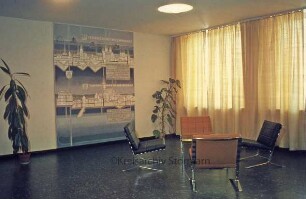 Stormarnhaus: Wandfries mit Sitzgruppe