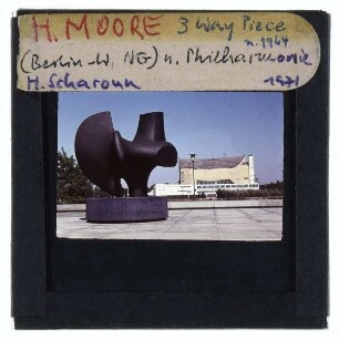 Berlin, Philharmonie,Moore, Three Way Piece No. 2: The Archer