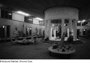 Innenaufnahme des Indischen Pavillons der Leipziger Herbstmesse 1954