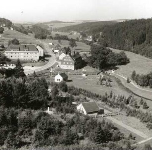 Cämmerswalde-Rauschenbach. Blick von der Sperrmauer der Talsperre auf Rauschenbach
