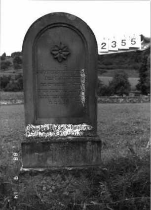 Grabstein 2355 (Index: 100097543) Maße HxBxT: 146x61x14 cm Symbolik: Rosette: Grabstein 2355