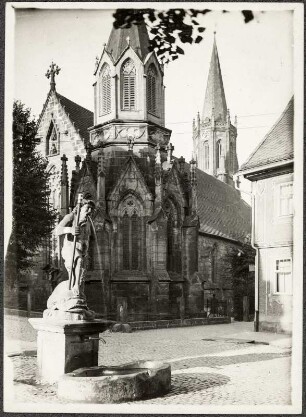 Heilbad Heiligenstadt. Neptunsbrunnen und St. Aegidien Kirche